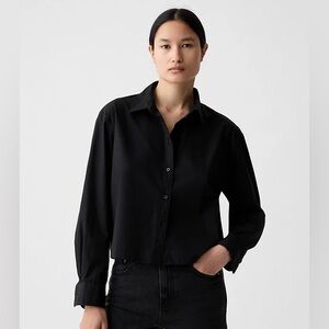 Gap organic cotton poplin cropped button down long sleeve minimalist shirt, sz M